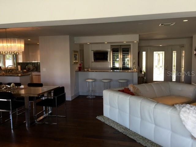 MAXIMO MOORINGS - Residential Lease