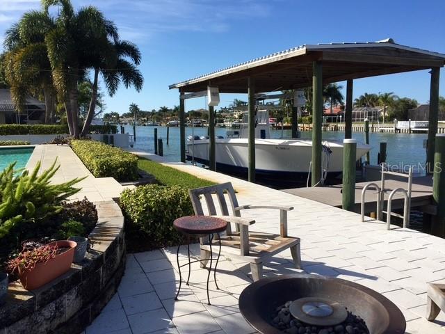 MAXIMO MOORINGS - Residential Lease