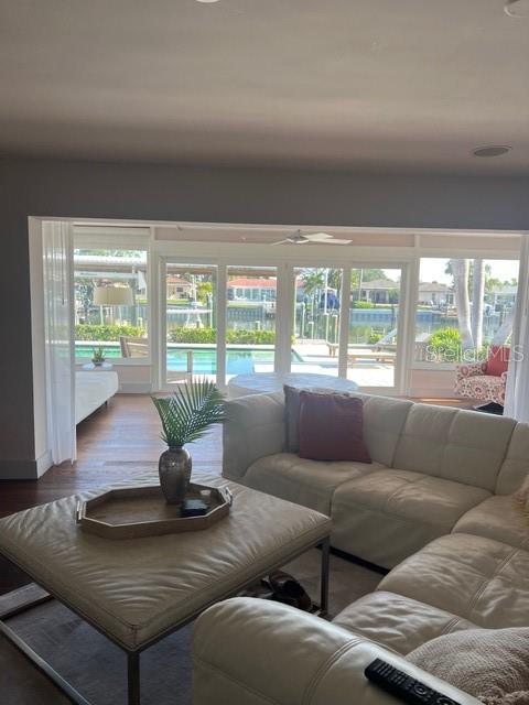 MAXIMO MOORINGS - Residential Lease