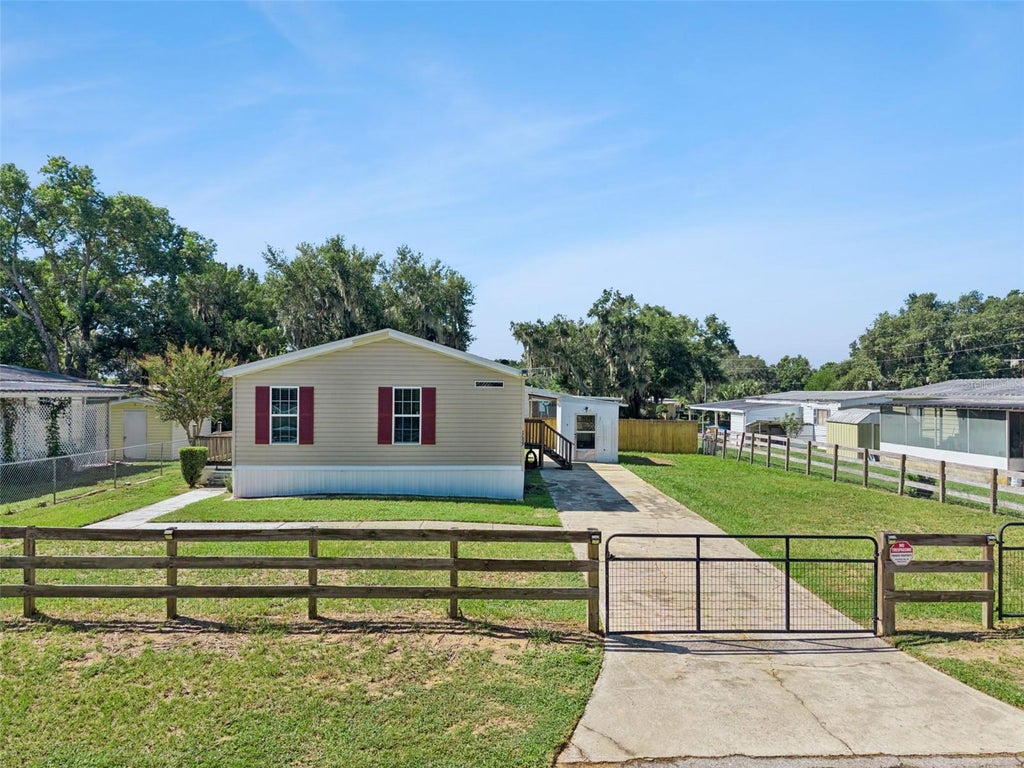 Photo of 17537 Palm Dr, Montverde, FL 34756 (MLS # G5117079)