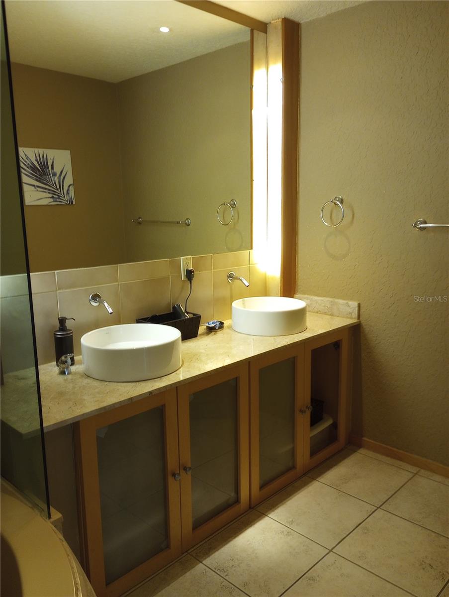 RESIDENCES/EUROPEAN VILLAGE - Residential