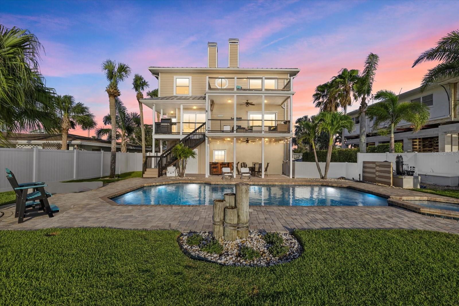 2438 BAYWOOD DRIVE W