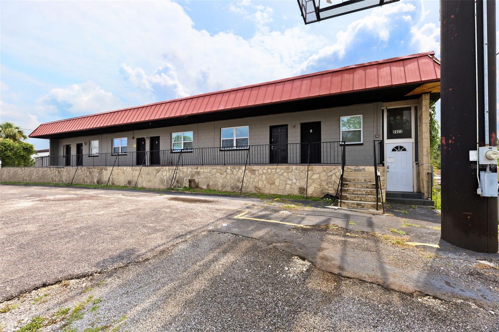 8923 N 40TH STREET