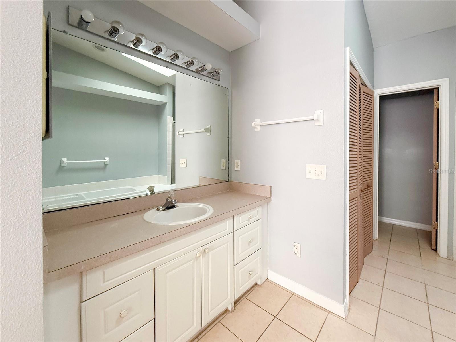 ISLAND CLUB WEST - PH 2 - Residential Lease