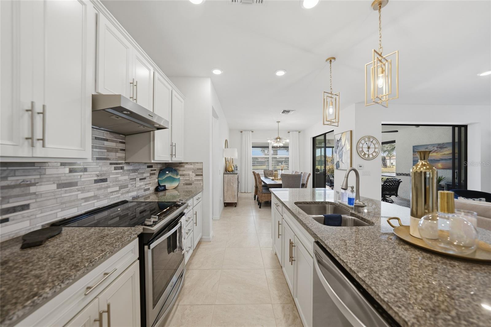 ISLANDWALK/THE WEST VLGS PH 5 - Residential