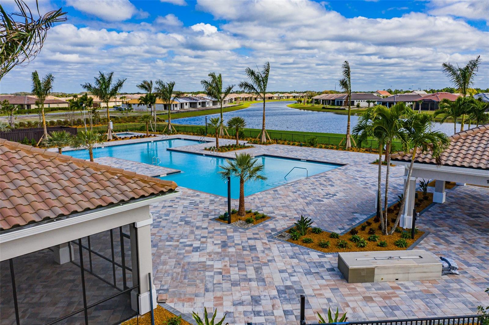 ISLANDWALK/THE WEST VLGS PH 5 - Residential