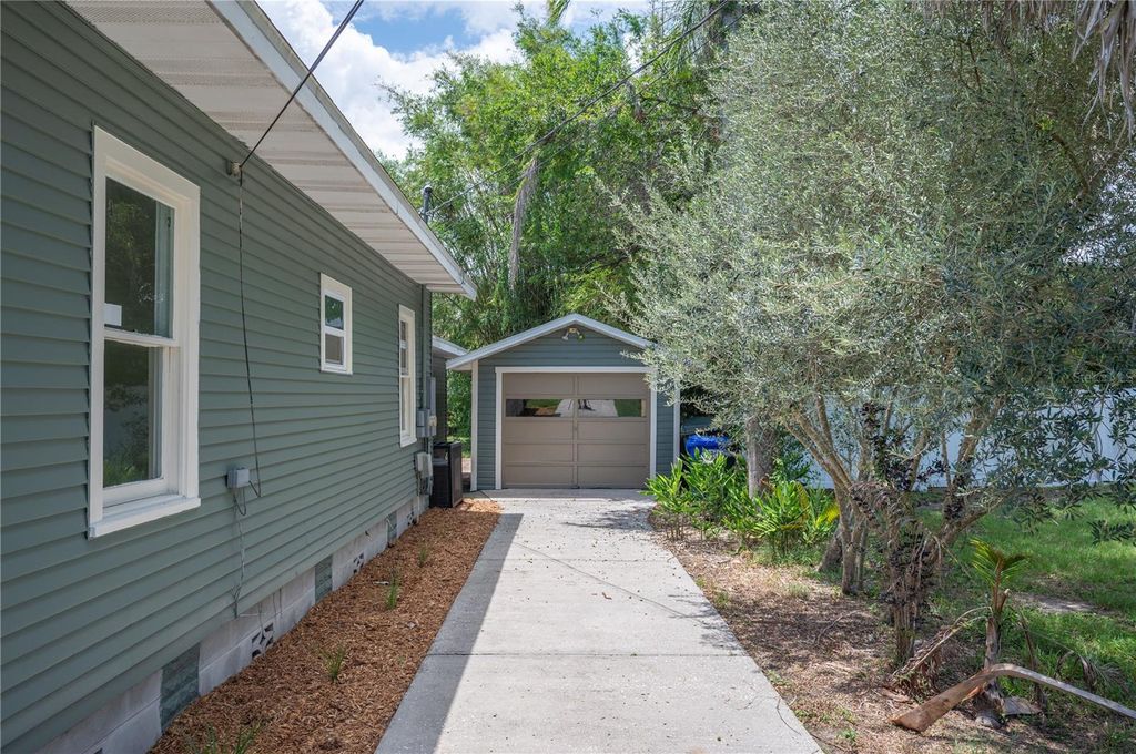 Photo of 1015 Lexington Street, Lakeland, FL 33801 (MLS # L4962393)