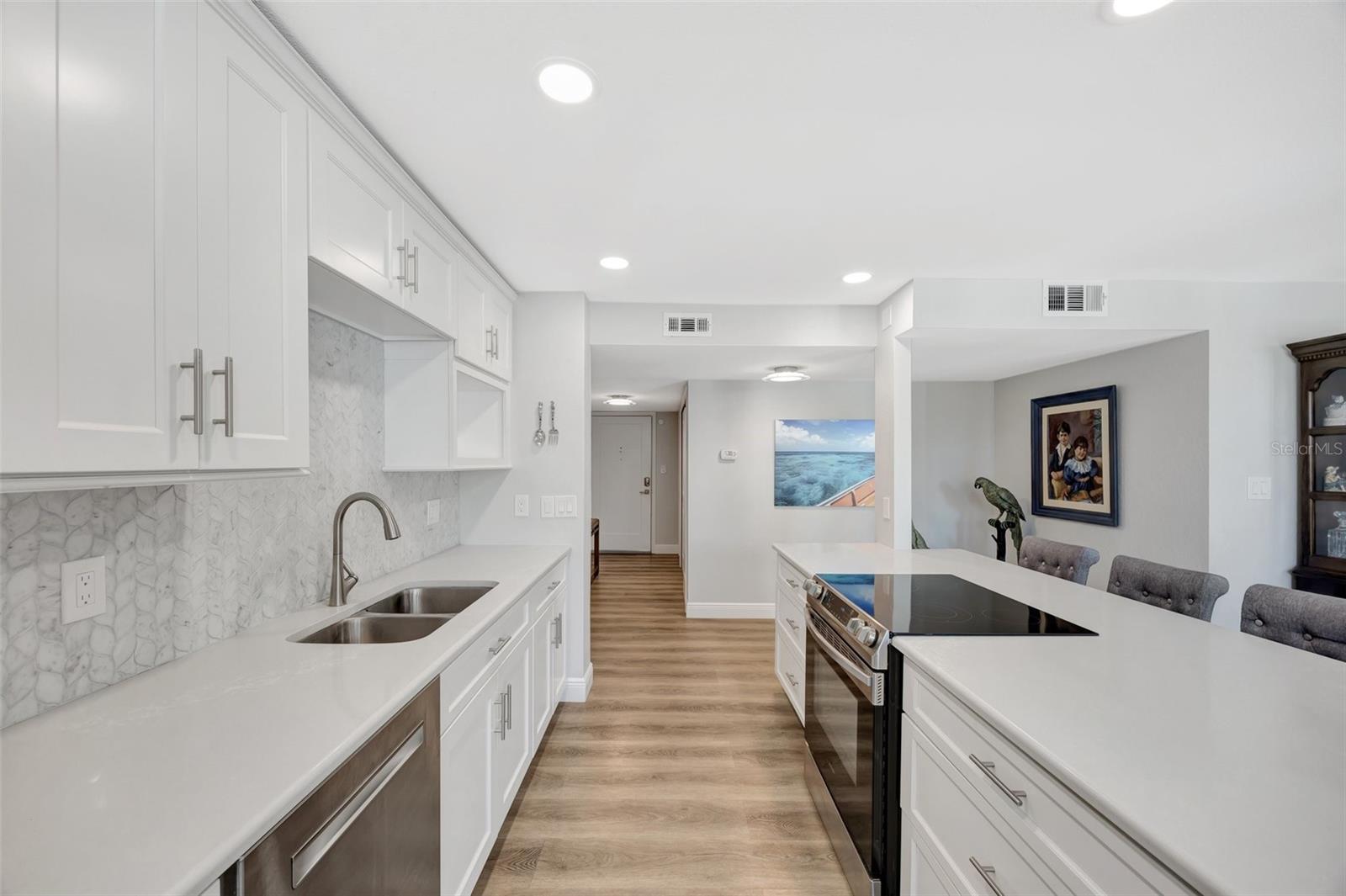 400 ISLAND WAY 201
