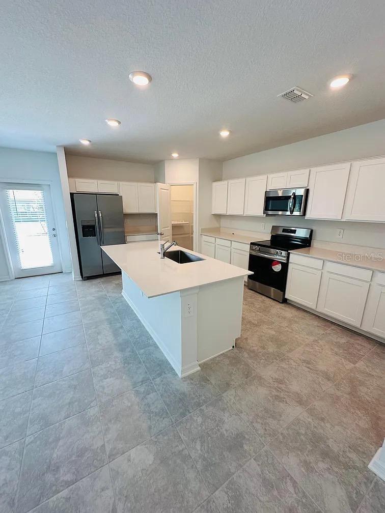 PEACE CREEK RESERVE 40S - Residential Lease