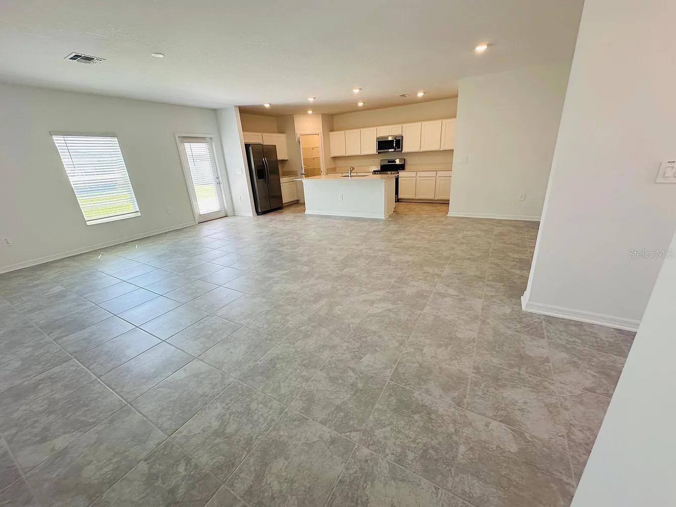 PEACE CREEK RESERVE 40S - Residential Lease