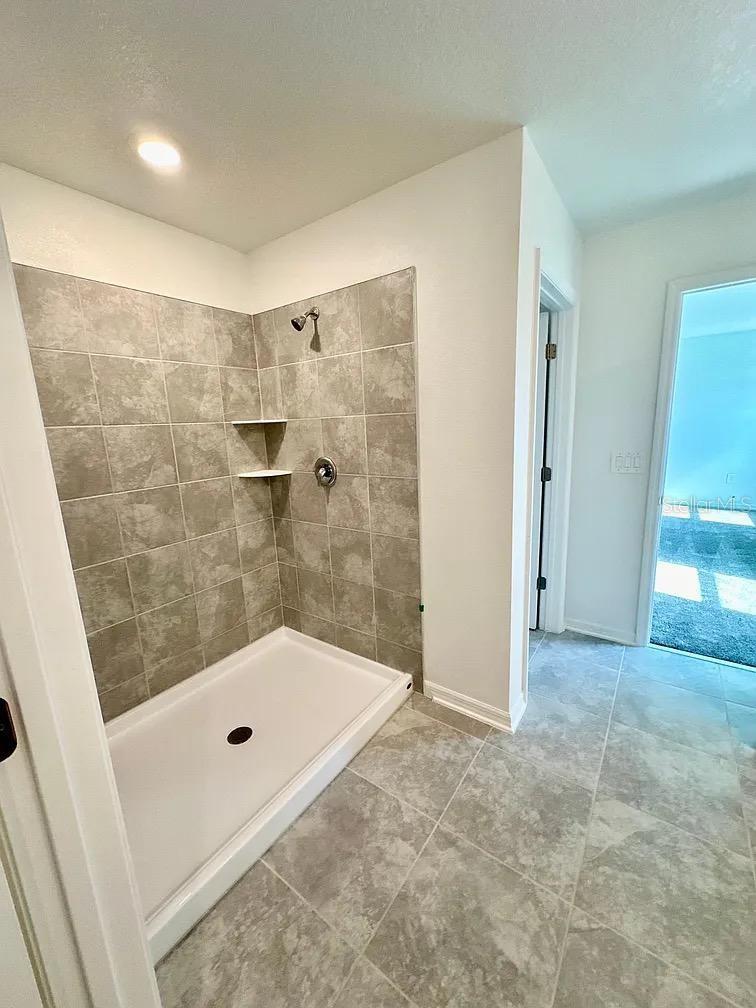 PEACE CREEK RESERVE 40S - Residential Lease