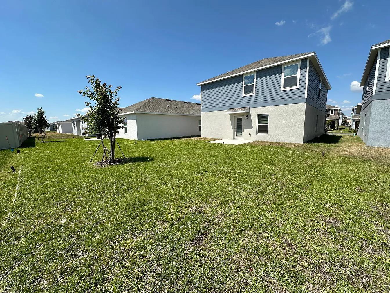 PEACE CREEK RESERVE 40S - Residential Lease