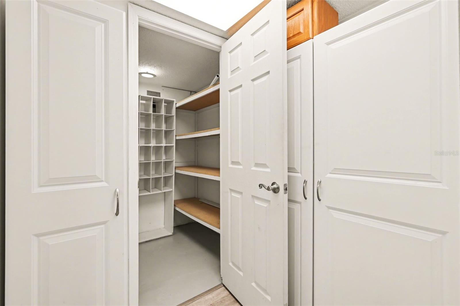 BAYSHORE ON THE LAKE APTS SEC 4 - Residential