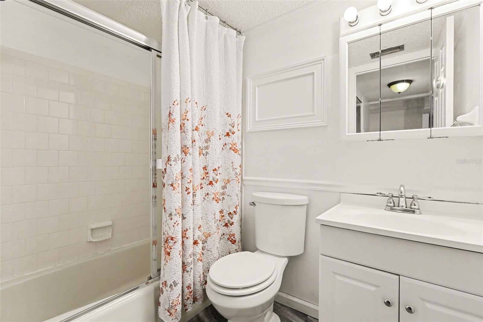 BAYSHORE ON THE LAKE APTS SEC 4 - Residential