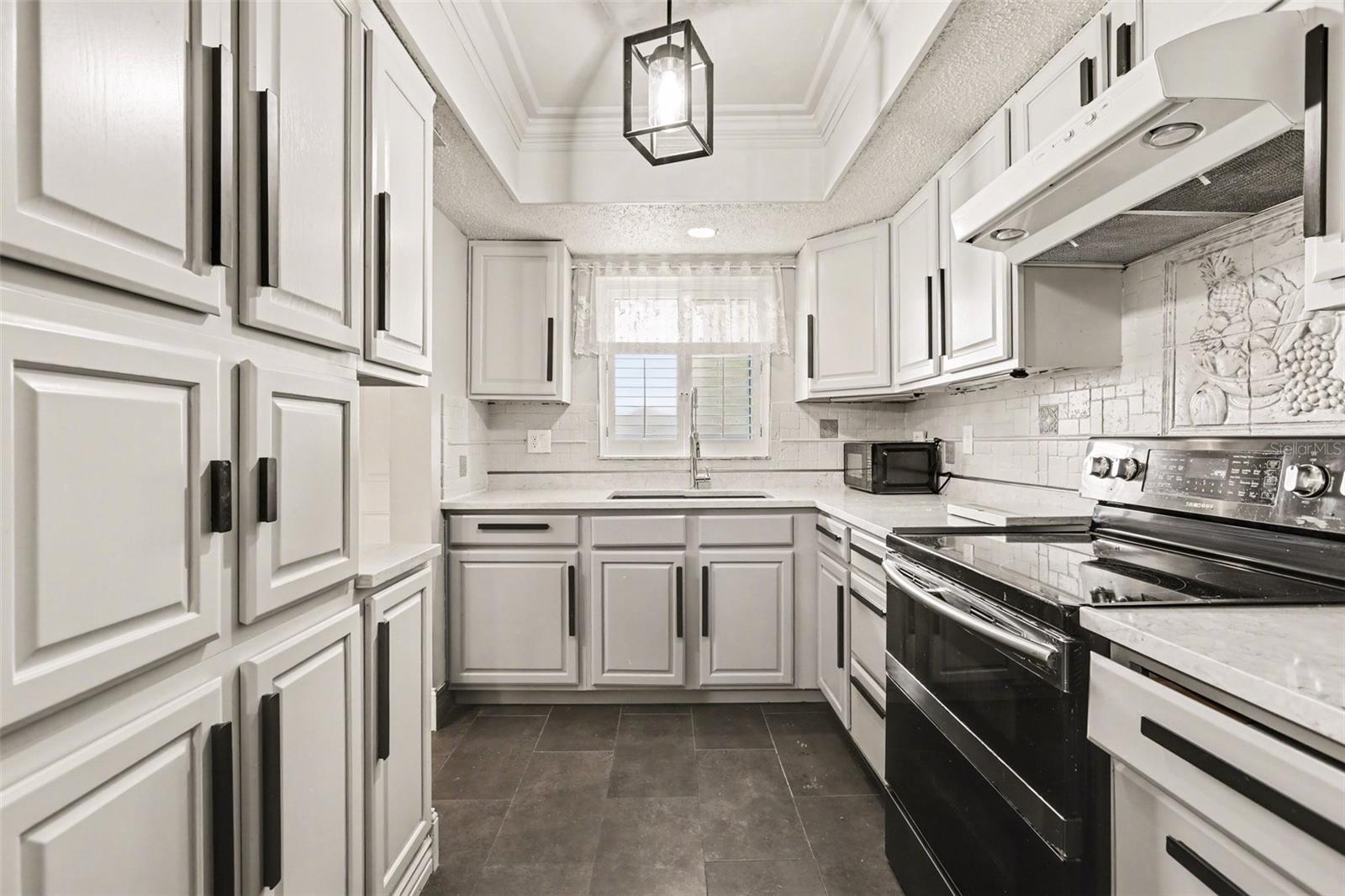 BAYSHORE ON THE LAKE APTS SEC 4 - Residential