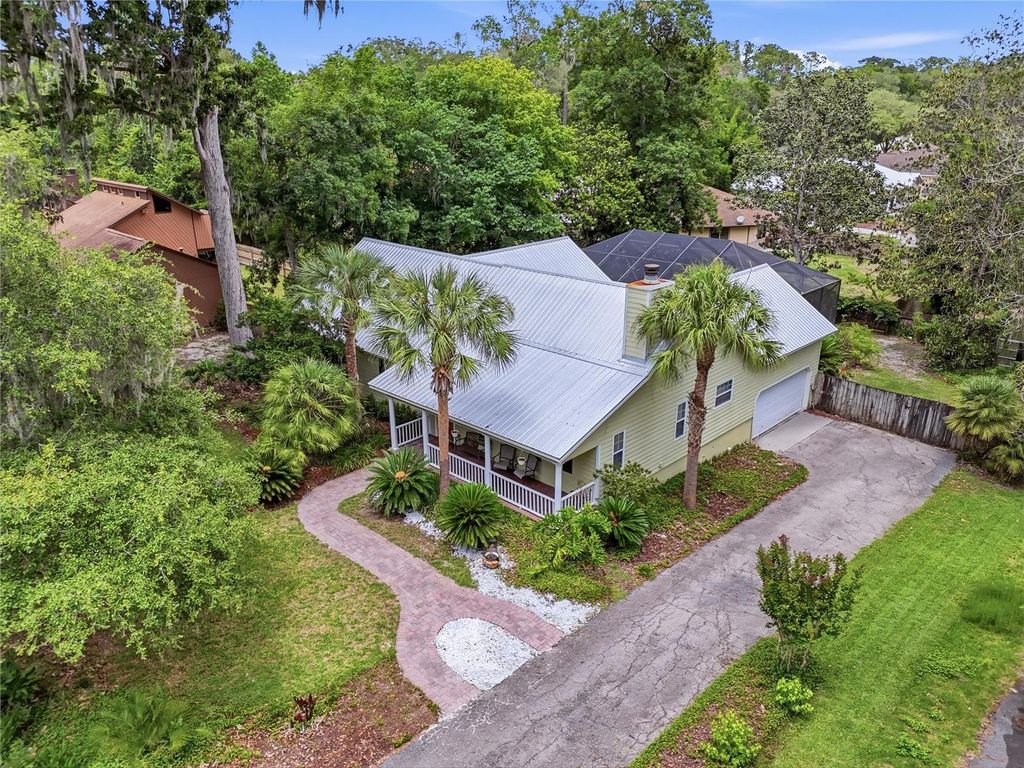 Photo of 1621 NW 94th Street, Gainesville, FL 32606 (MLS # GC541050)