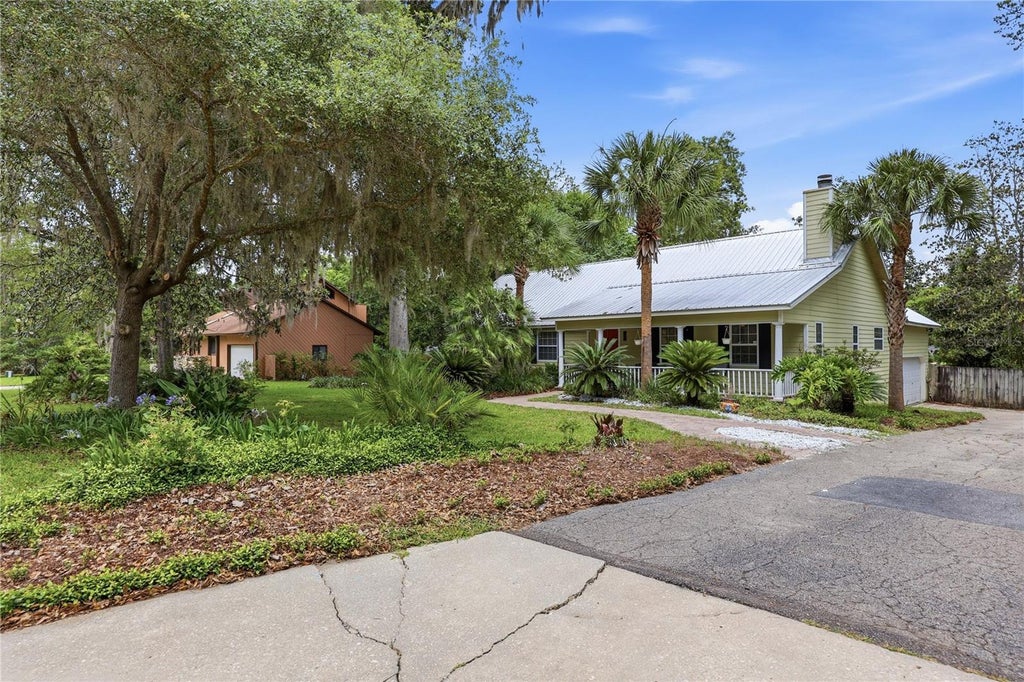 Photo of 1621 NW 94th Street, Gainesville, FL 32606 (MLS # GC541050)