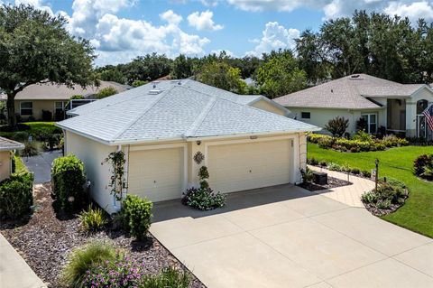 A home in TAVARES