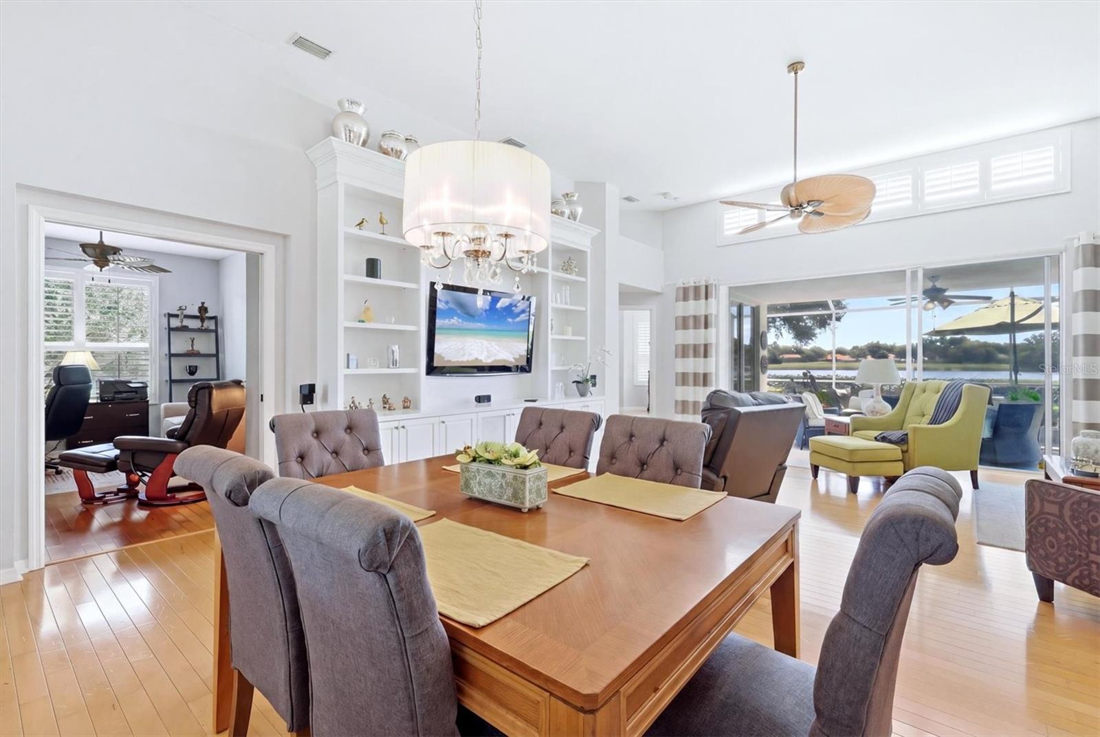 UNIVERSITY PARK COUNTRY CLUB - Residential