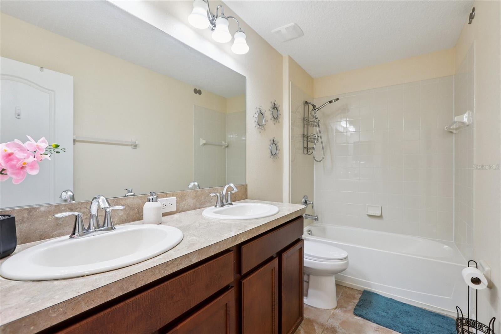 MIRA LAGO WEST - Residential