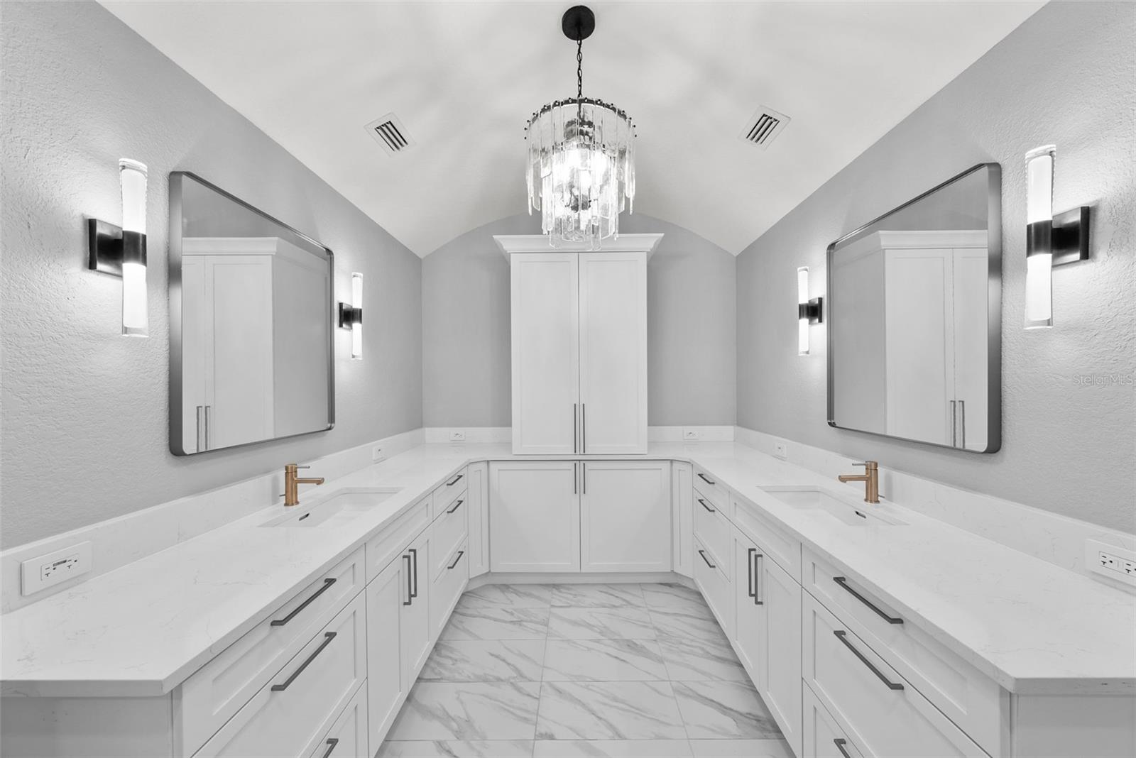 DAVIS ISLANDS PB10 PG52 TO 57 - Residential