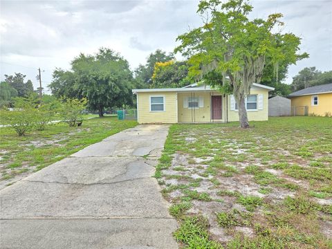 A home in EUSTIS