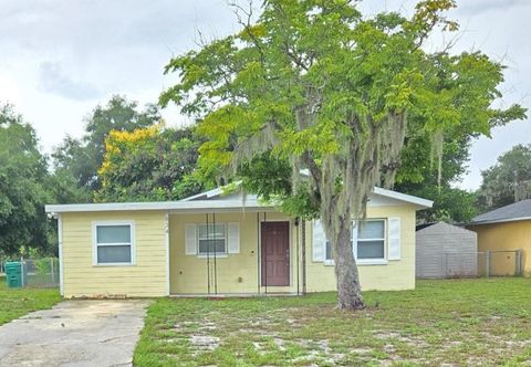 A home in EUSTIS