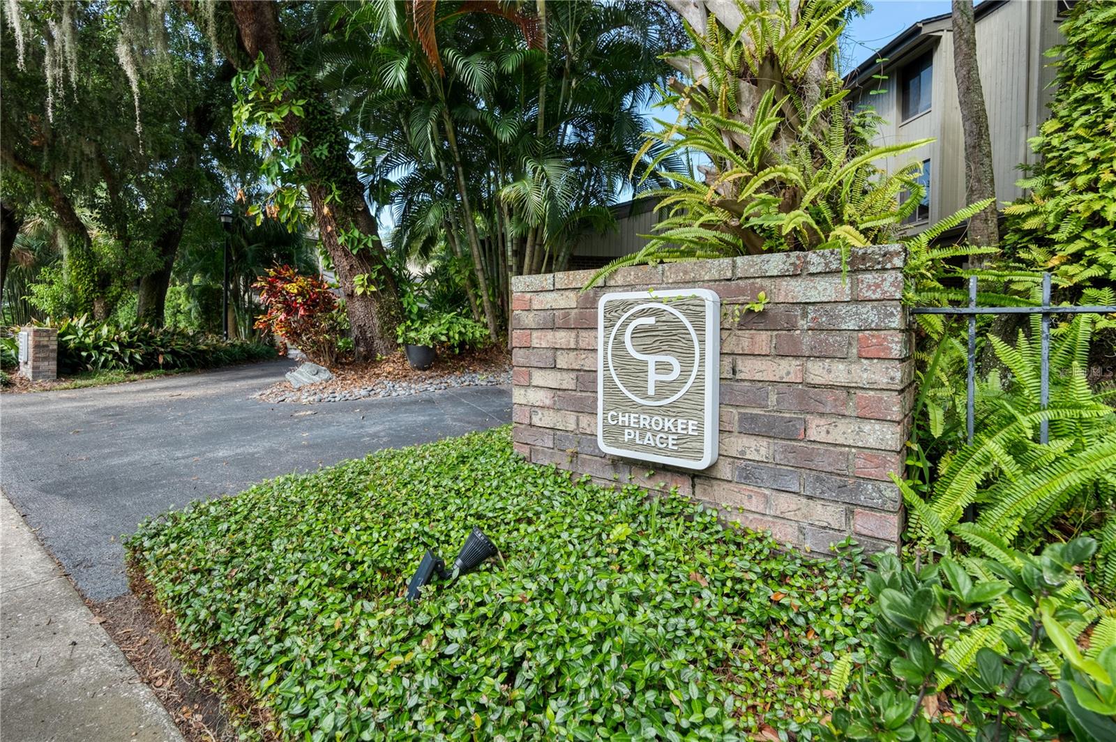 CHEROKEE PLACE CONDO PH 01 - Residential
