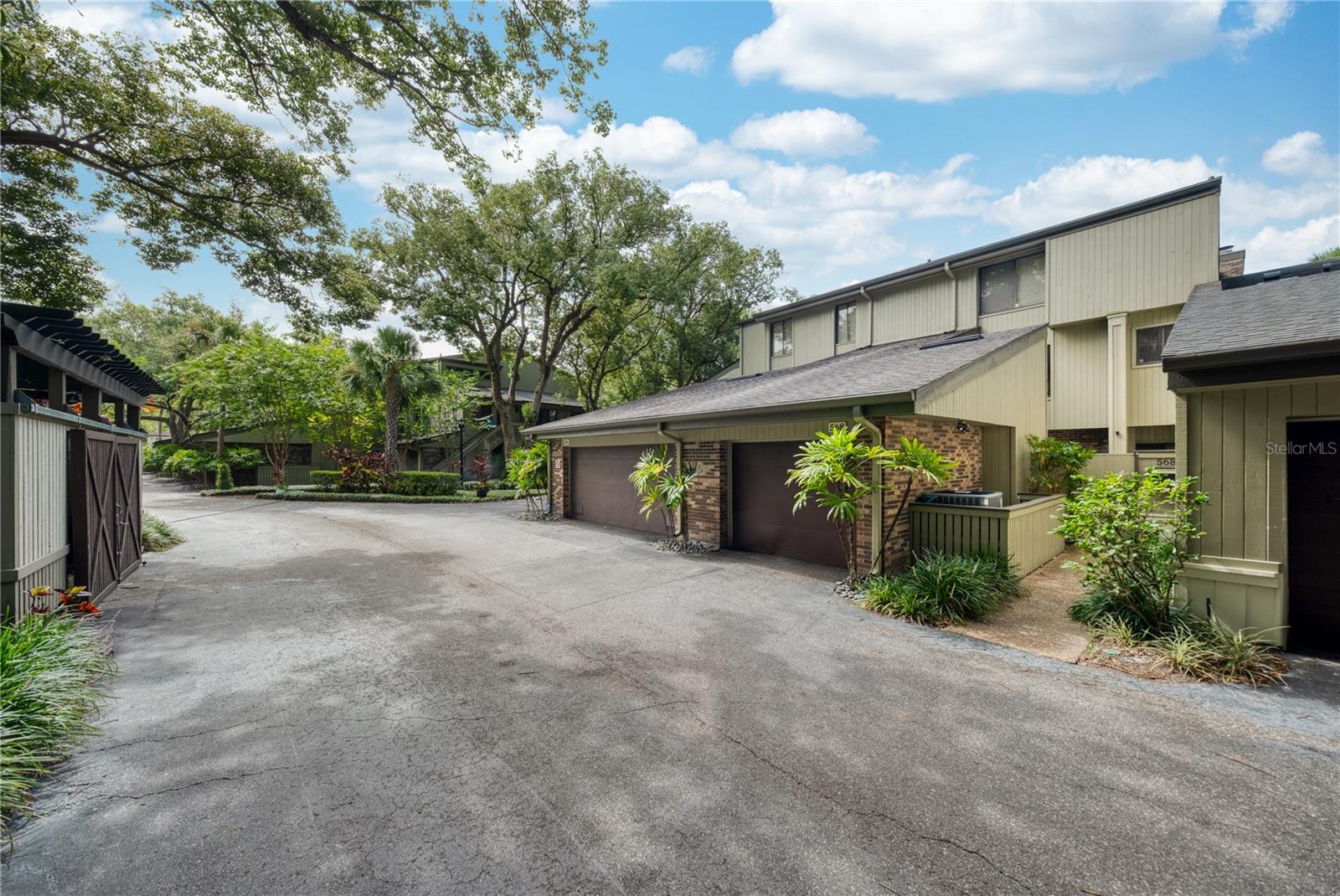 CHEROKEE PLACE CONDO PH 01 - Residential