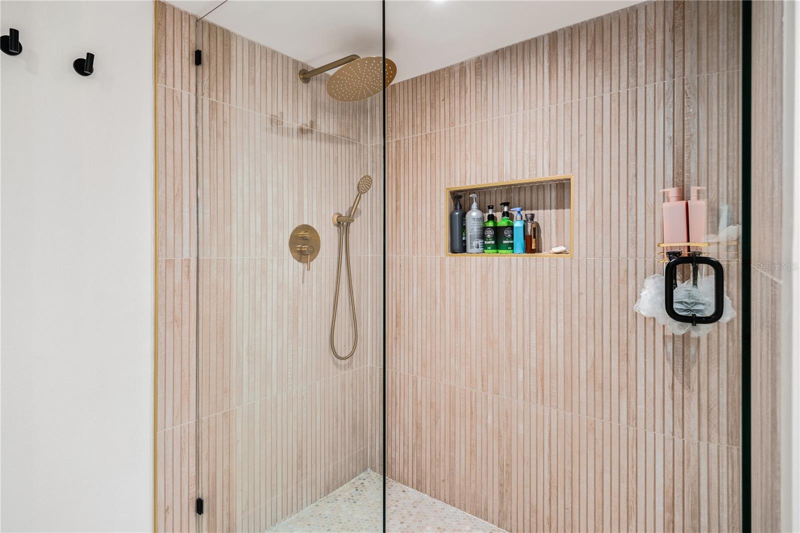 CHEROKEE PLACE CONDO PH 01 - Residential