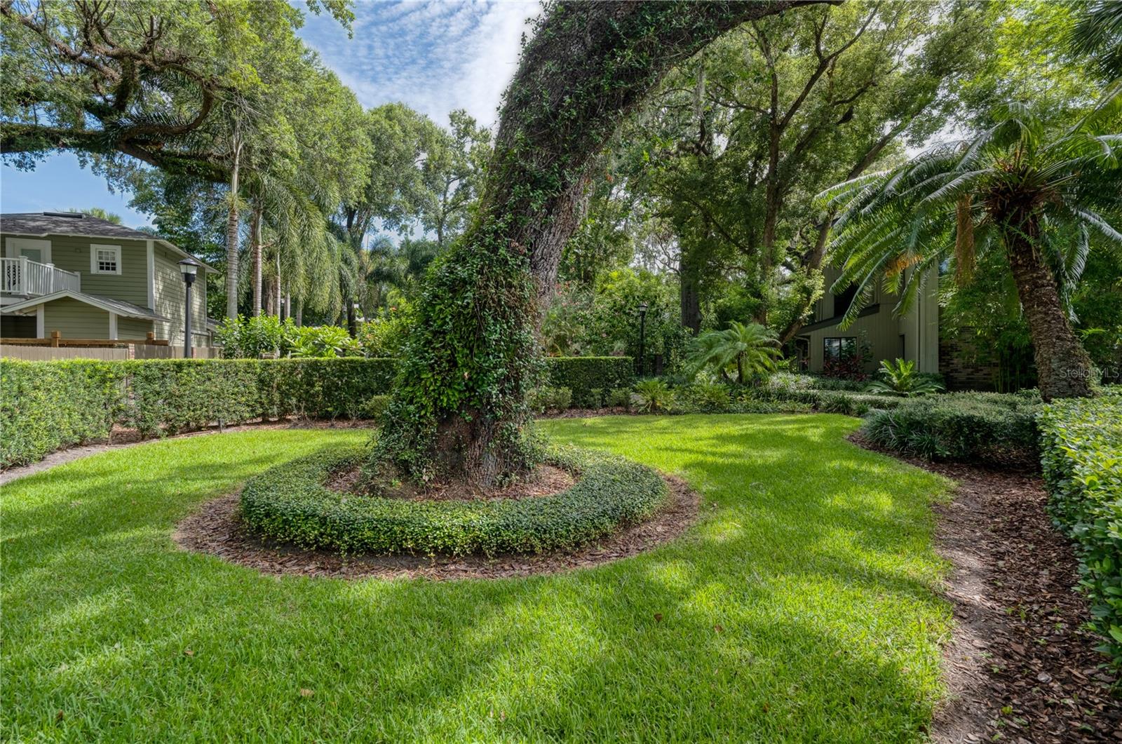 CHEROKEE PLACE CONDO PH 01 - Residential