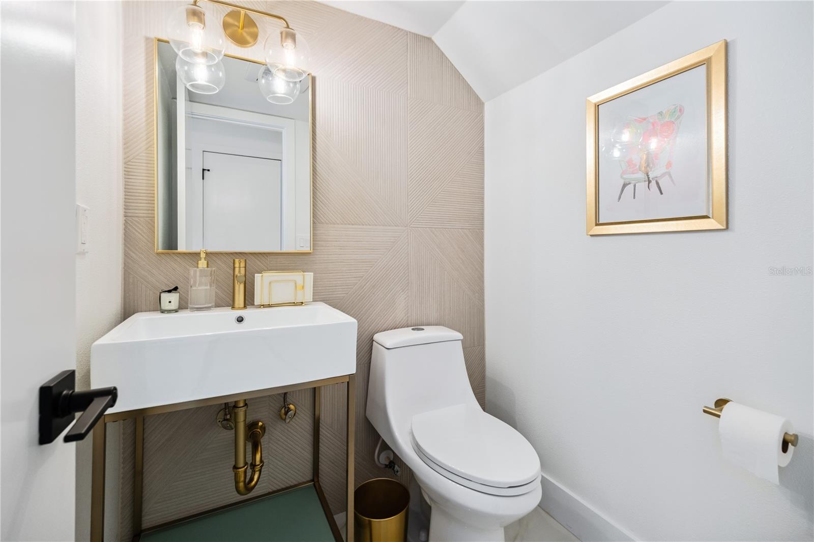 CHEROKEE PLACE CONDO PH 01 - Residential