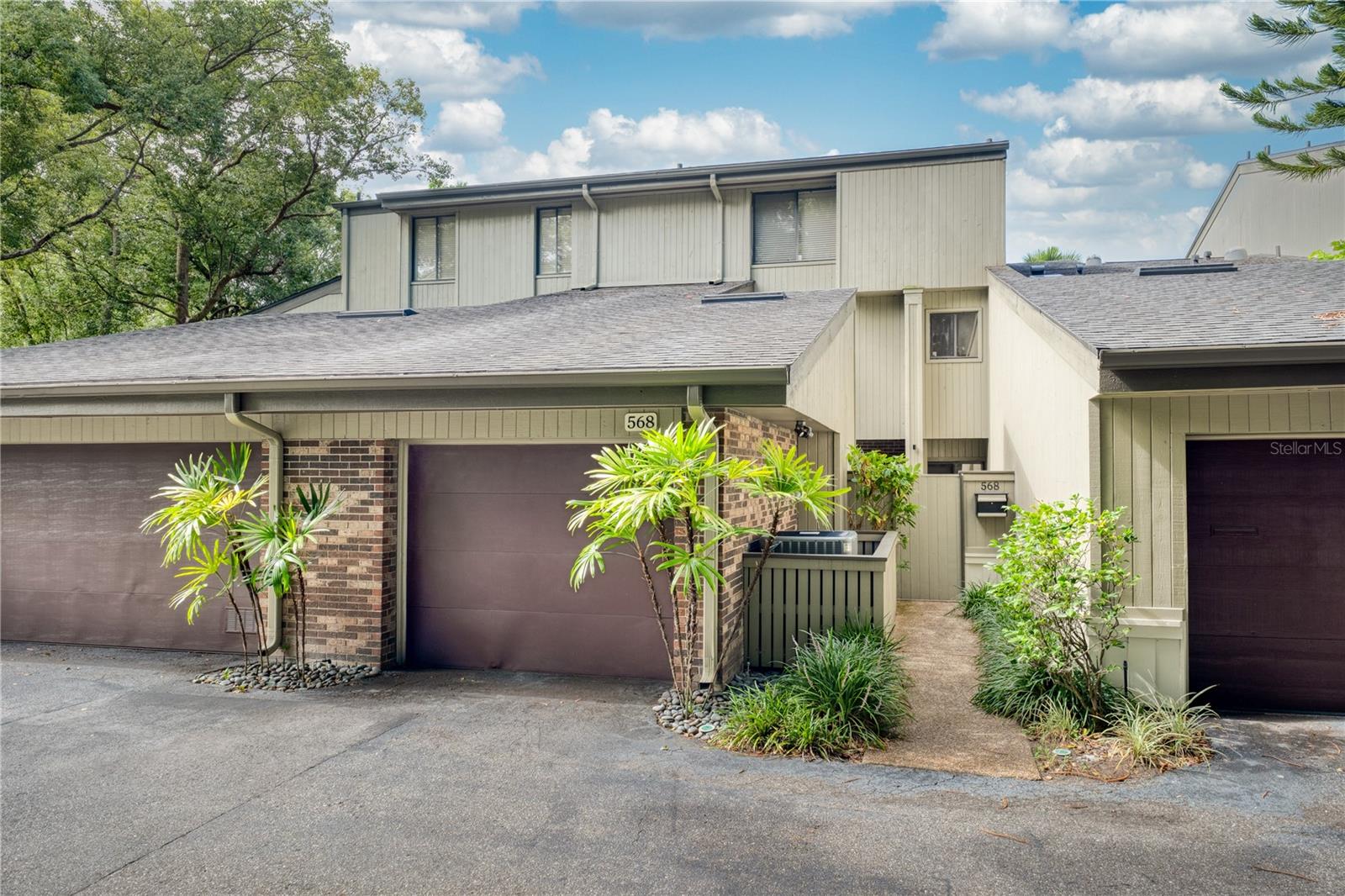 CHEROKEE PLACE CONDO PH 01 - Residential