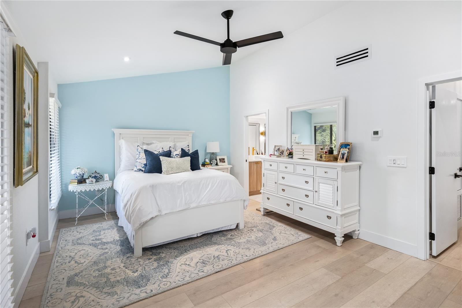 CHEROKEE PLACE CONDO PH 01 - Residential