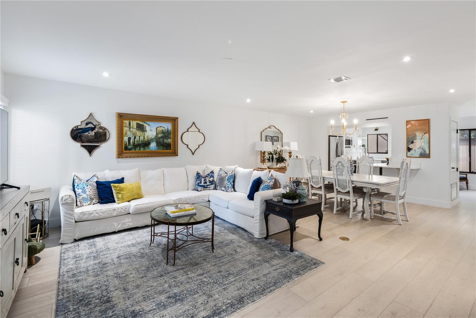 CHEROKEE PLACE CONDO PH 01 - Residential