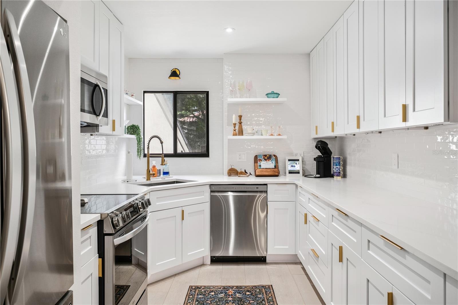 CHEROKEE PLACE CONDO PH 01 - Residential