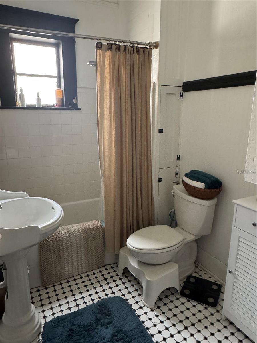 SULPHUR SPGS - Residential