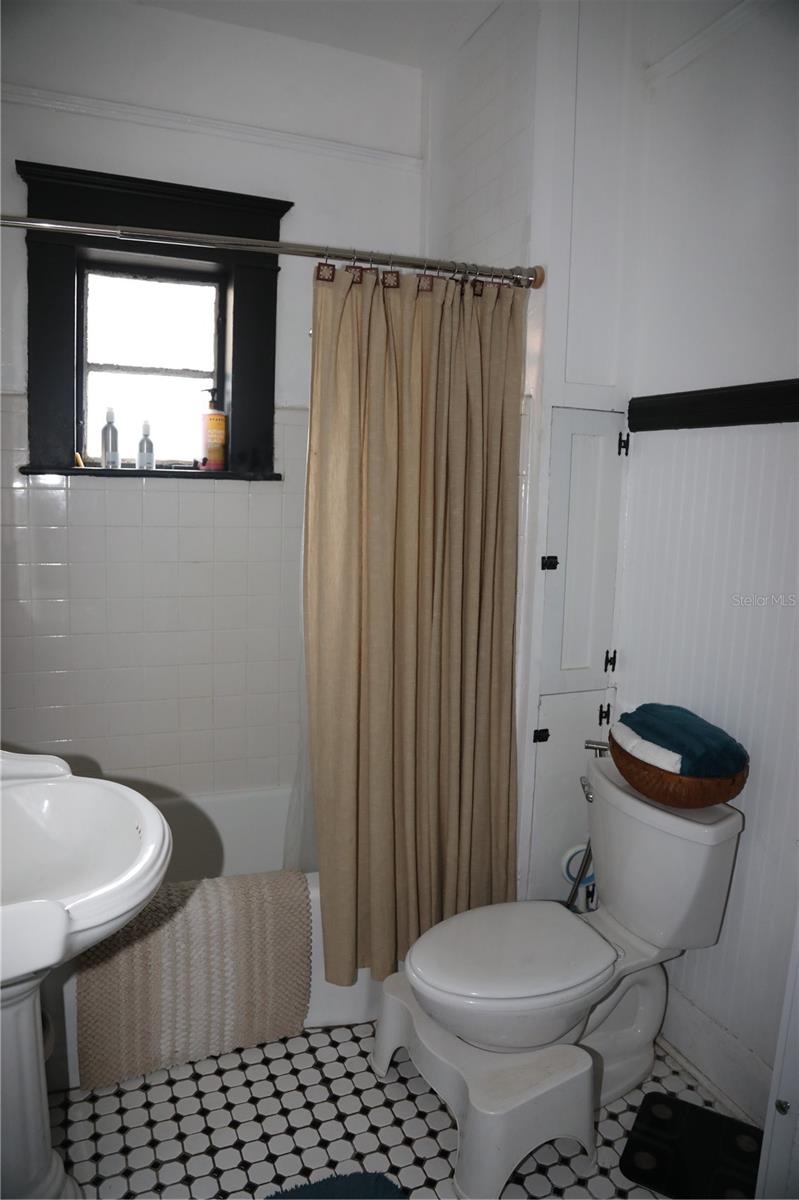 SULPHUR SPGS - Residential