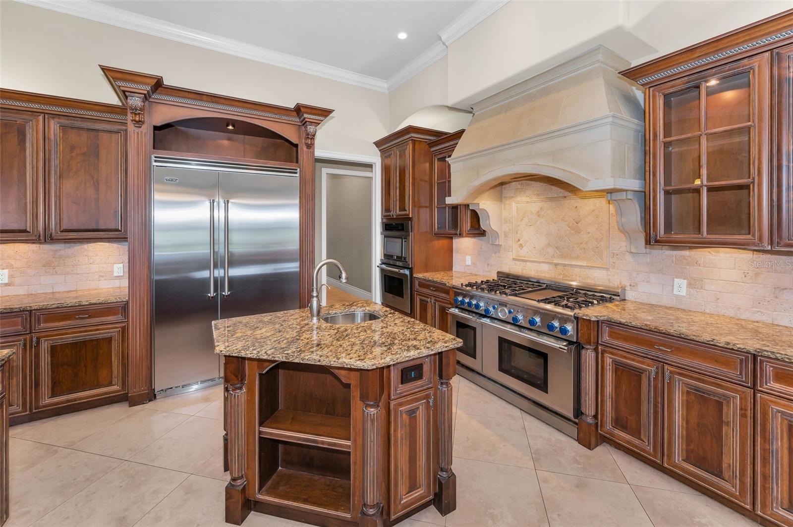 CHAMPIONS CLUB - Residential