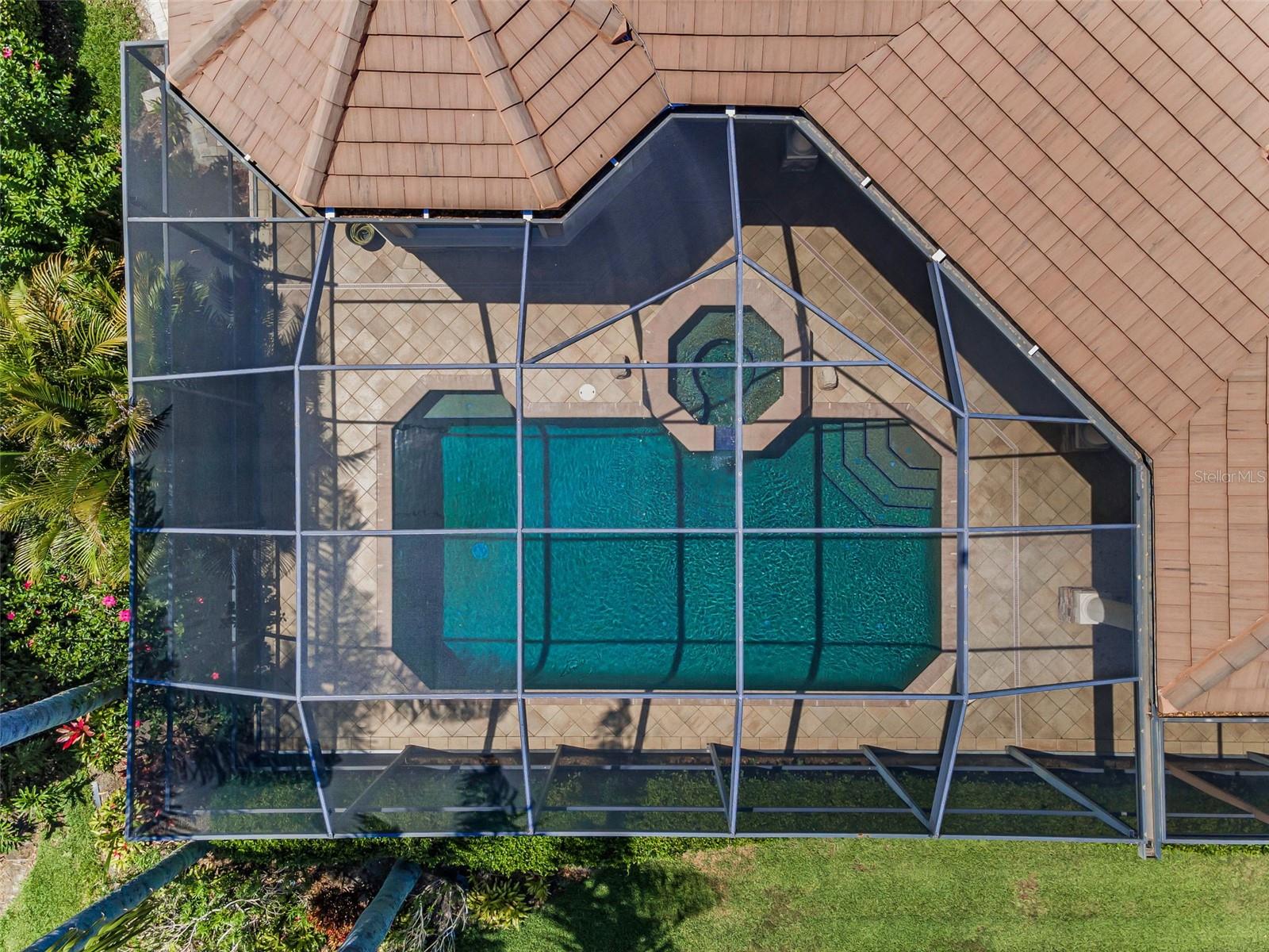CHAMPIONS CLUB - Residential