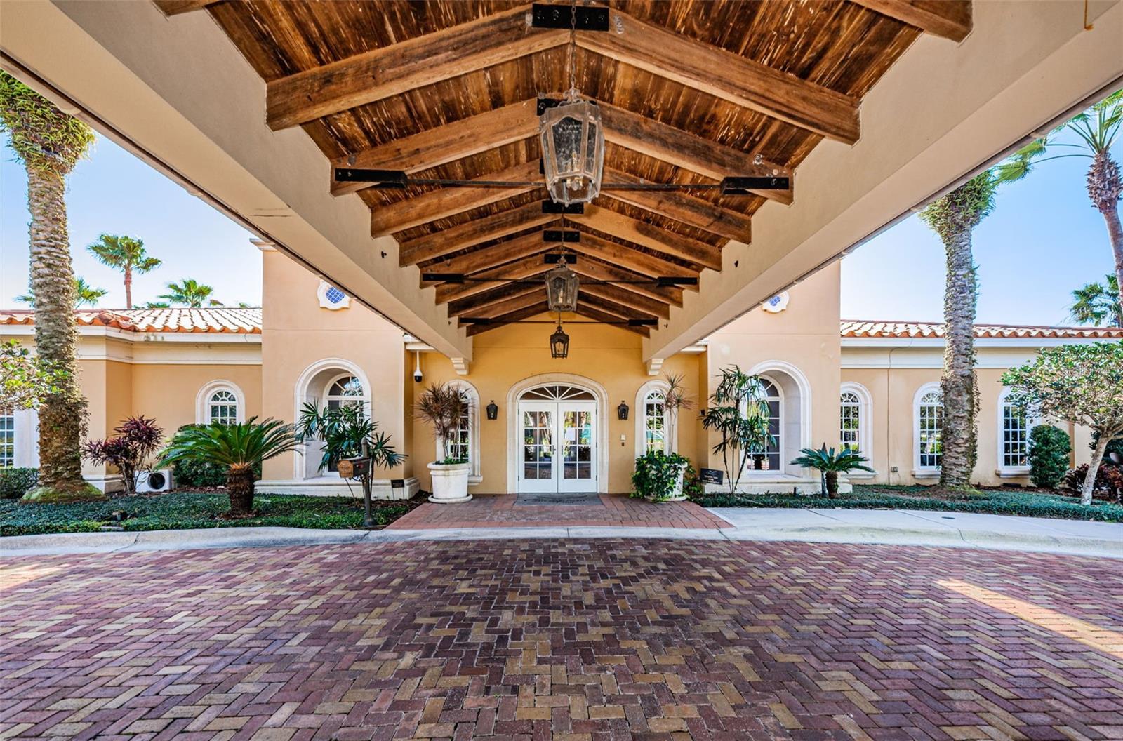 CHAMPIONS CLUB - Residential