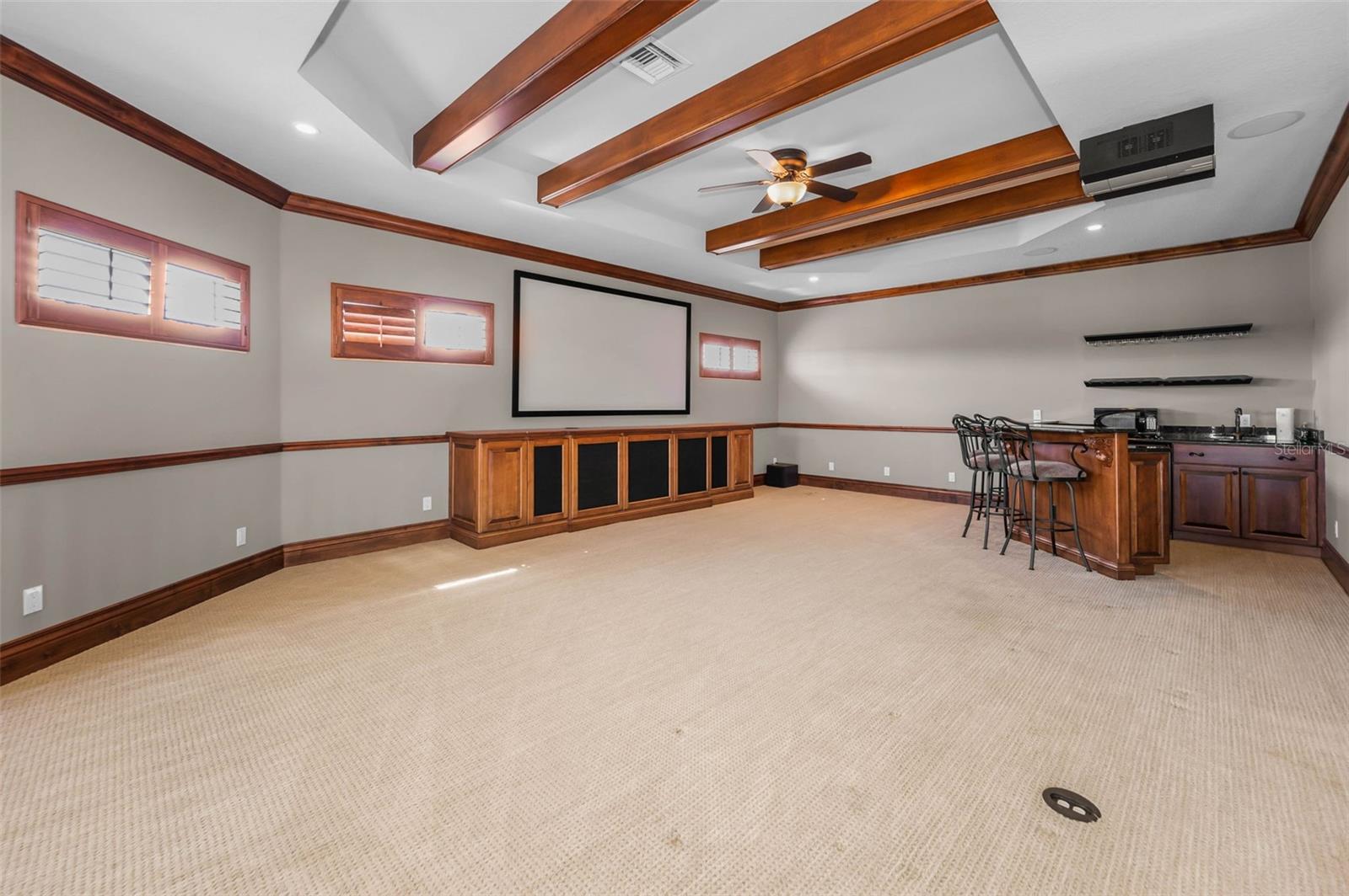 CHAMPIONS CLUB - Residential