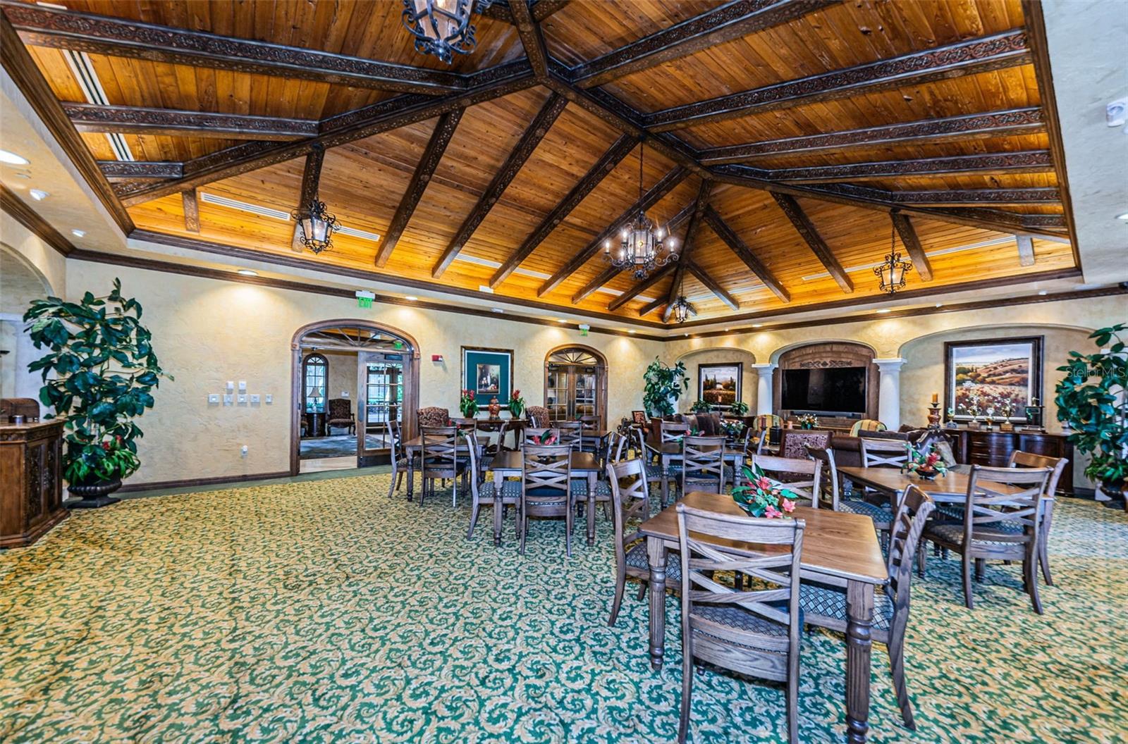CHAMPIONS CLUB - Residential
