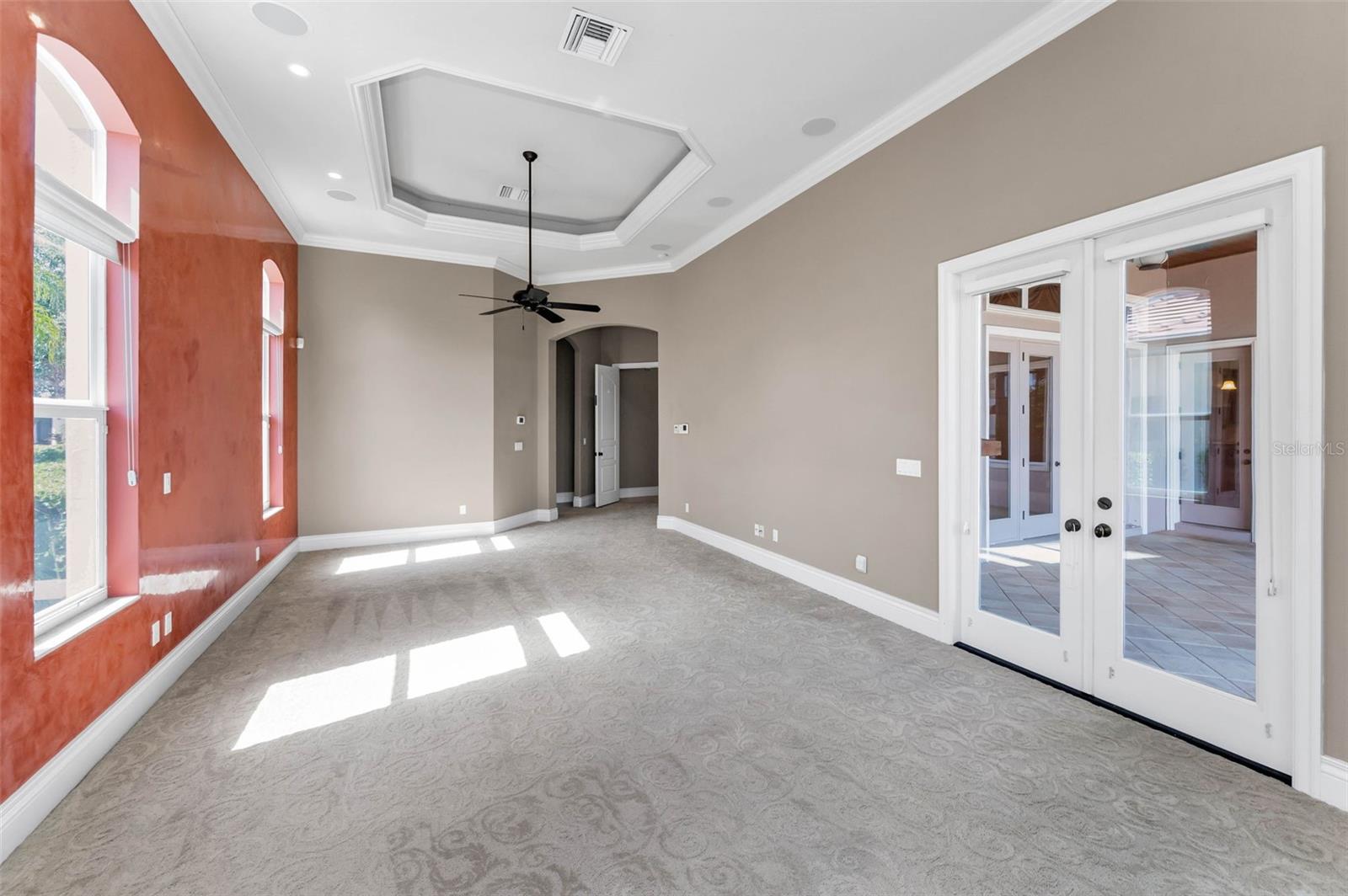 CHAMPIONS CLUB - Residential