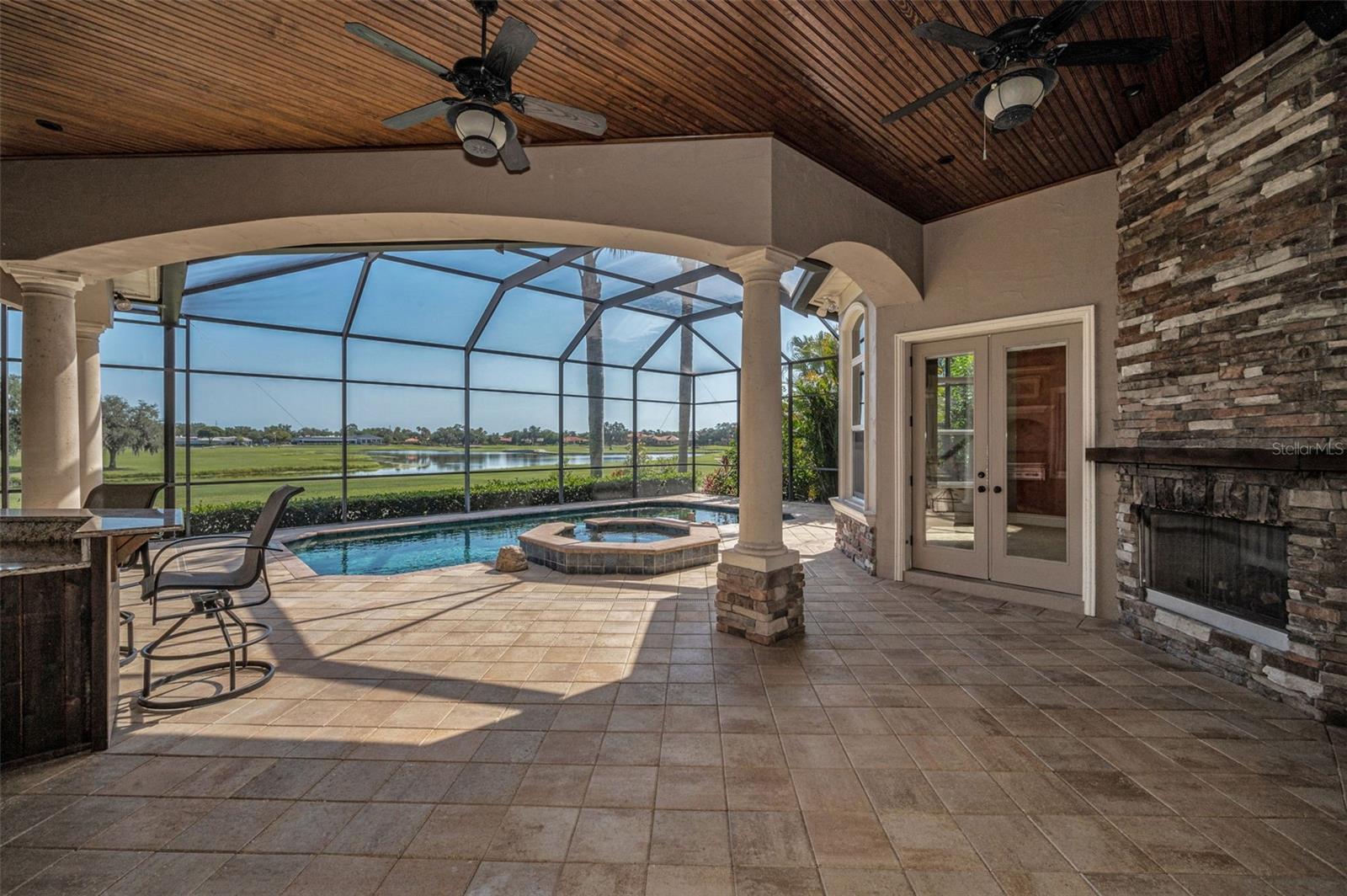 CHAMPIONS CLUB - Residential