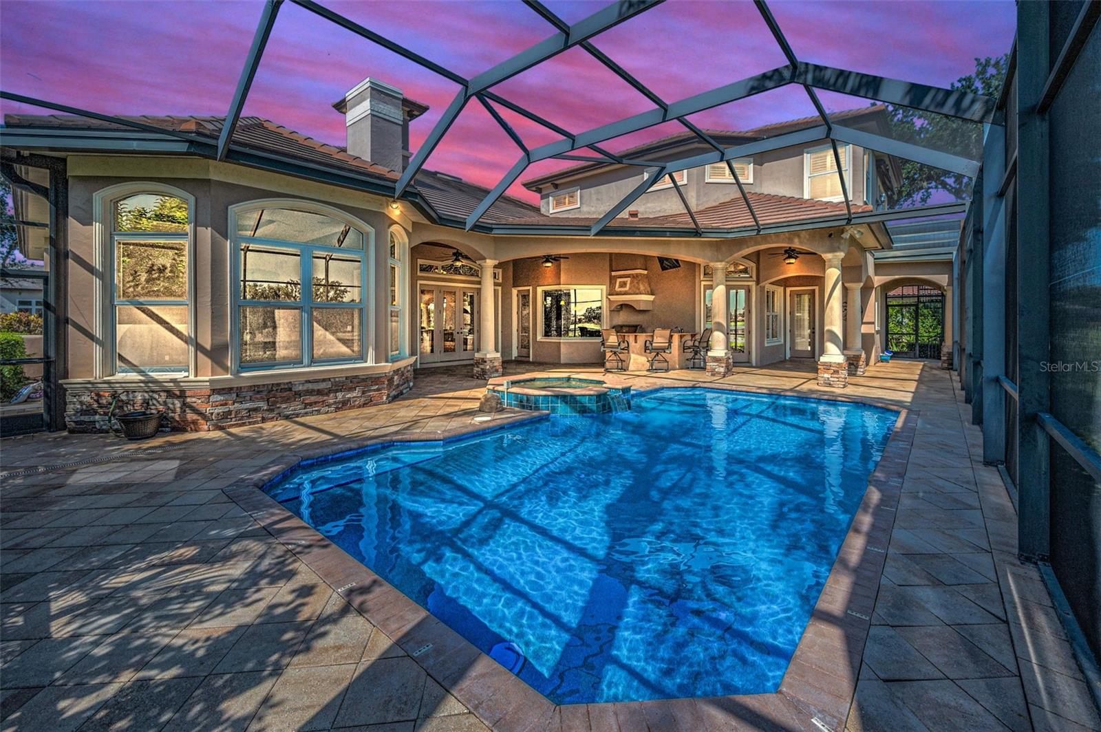 CHAMPIONS CLUB - Residential