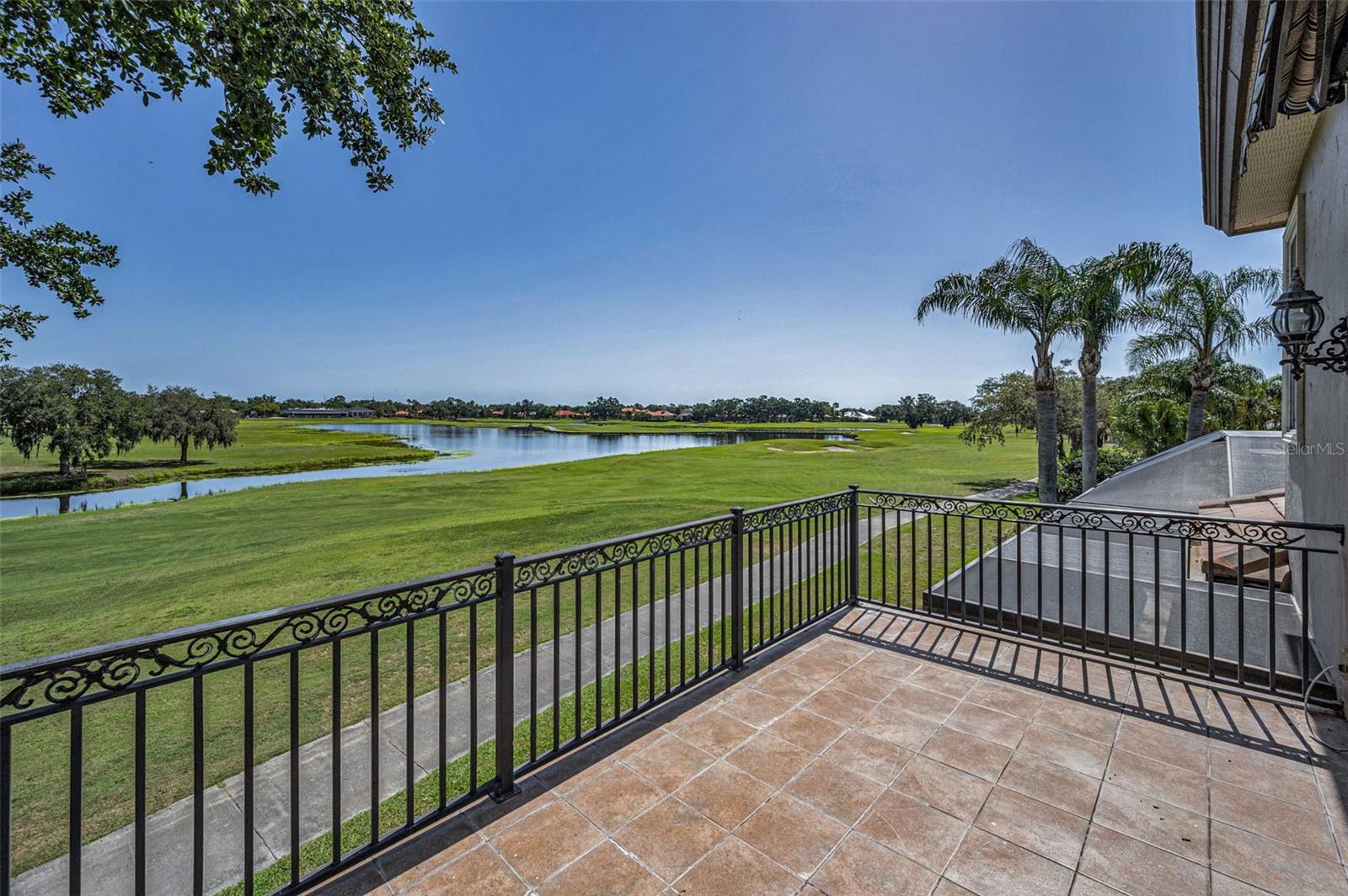 CHAMPIONS CLUB - Residential
