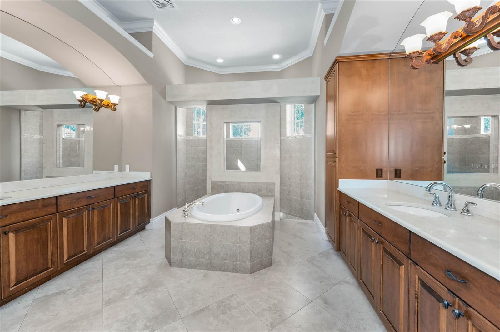 CHAMPIONS CLUB - Residential