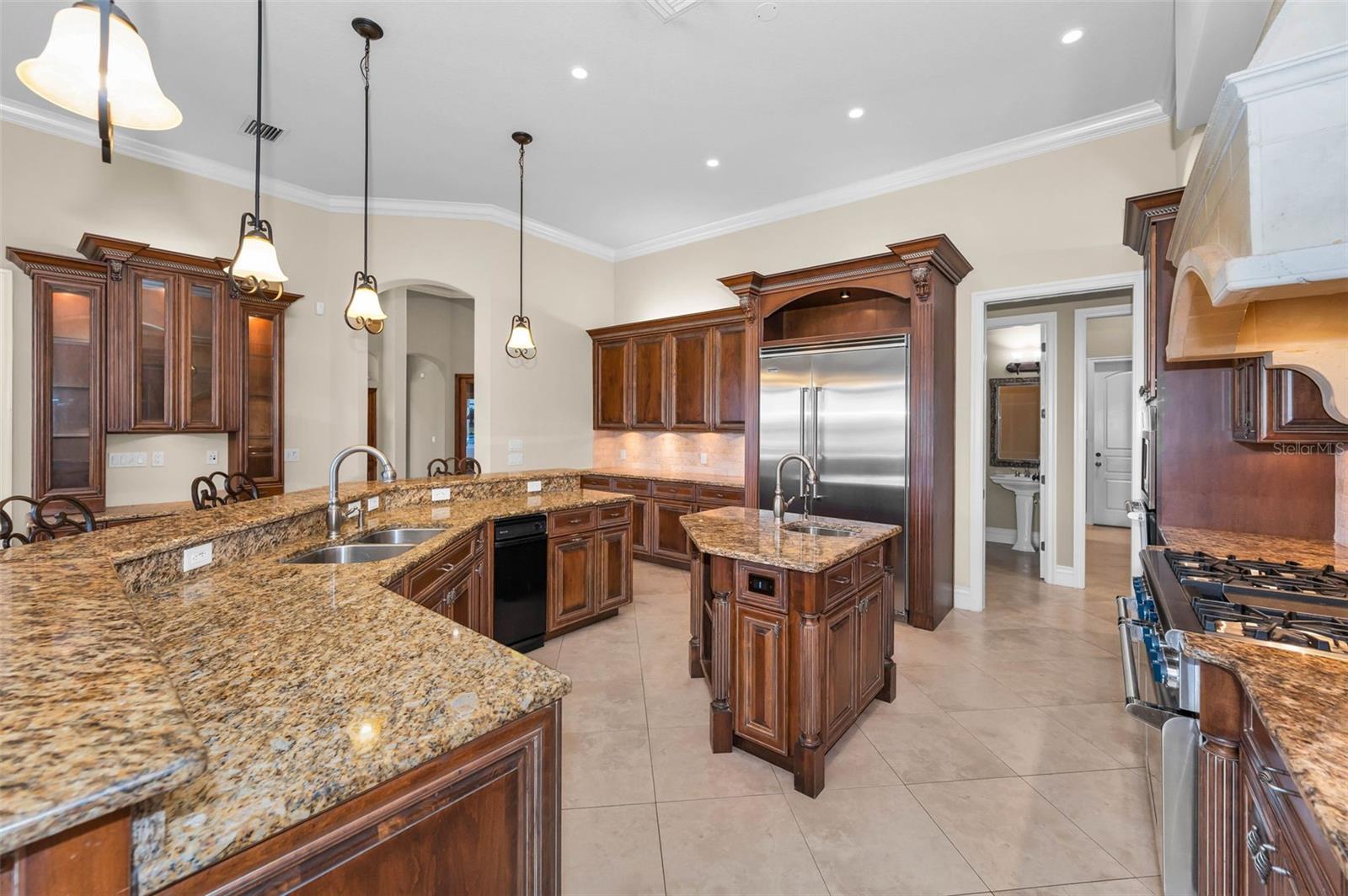 CHAMPIONS CLUB - Residential