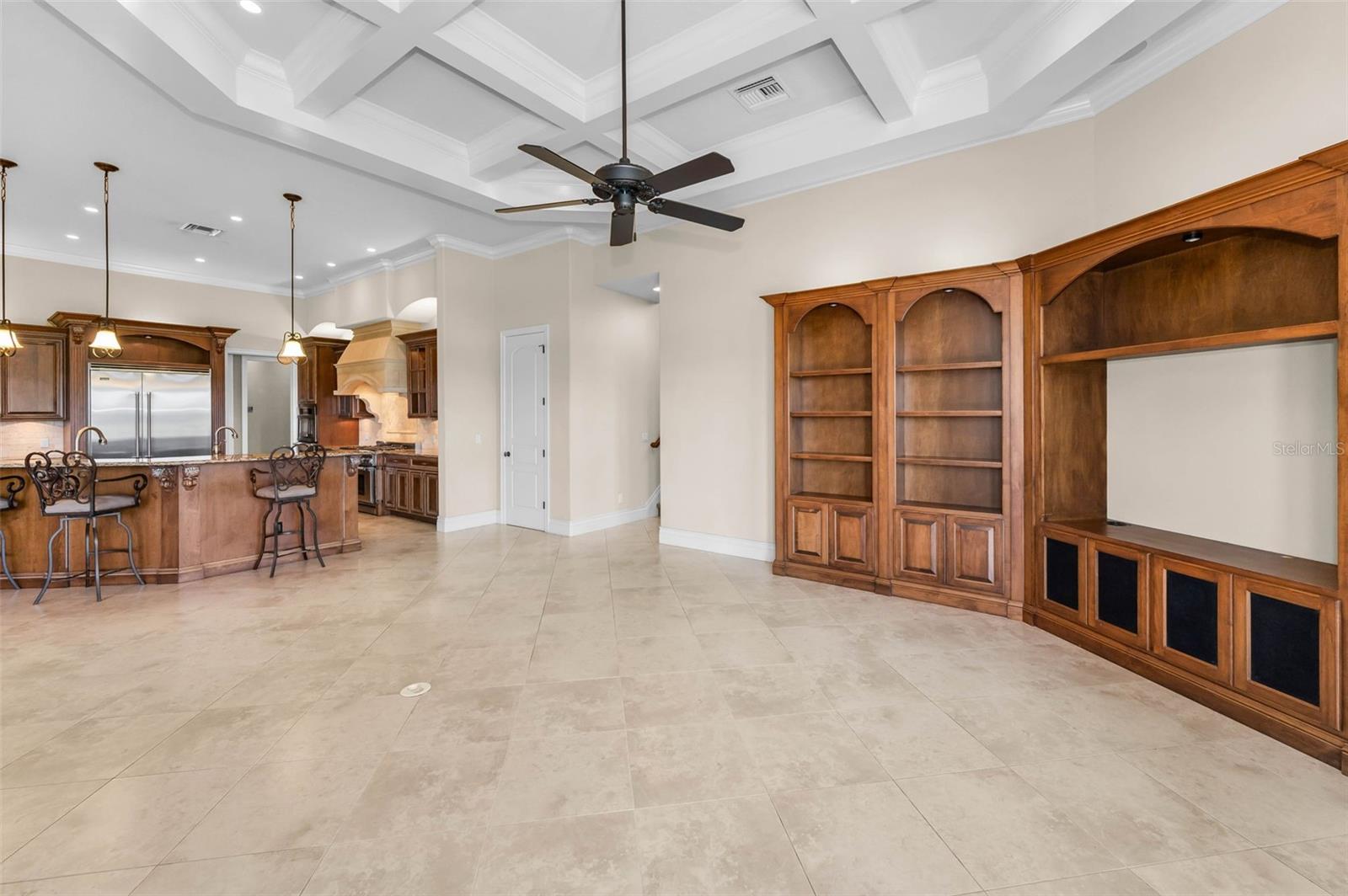 CHAMPIONS CLUB - Residential